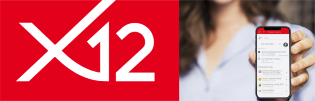 CAS genesisWorld x12 - Frau zeigt die mobile Lösung für CAS genesisWorld auf dem Smartphone