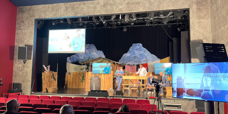 Bühnenansicht auf dem CAS Partnertag 2021 im Kammertheater in Karlsruhe