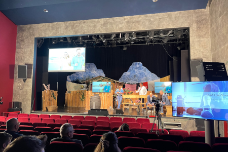 Bühnenansicht auf dem CAS Partnertag 2021 im Kammertheater in Karlsruhe