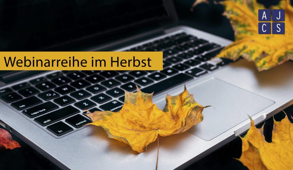 Laptop mit Herbstlaub darauf und Text "Webinarreihe im Herbst"